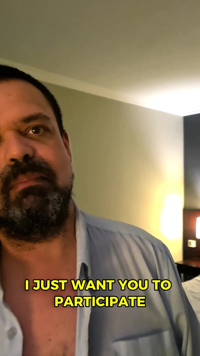 Punchbagplz: Urs polițist cu vedere la persoana 1 - venerare și dominare