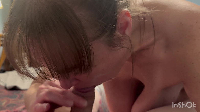 Sweet Marie: マチュアは自分のお尻を見せつけて、喉の中で爆発するまでチンコをしゃぶるのが大好きです!