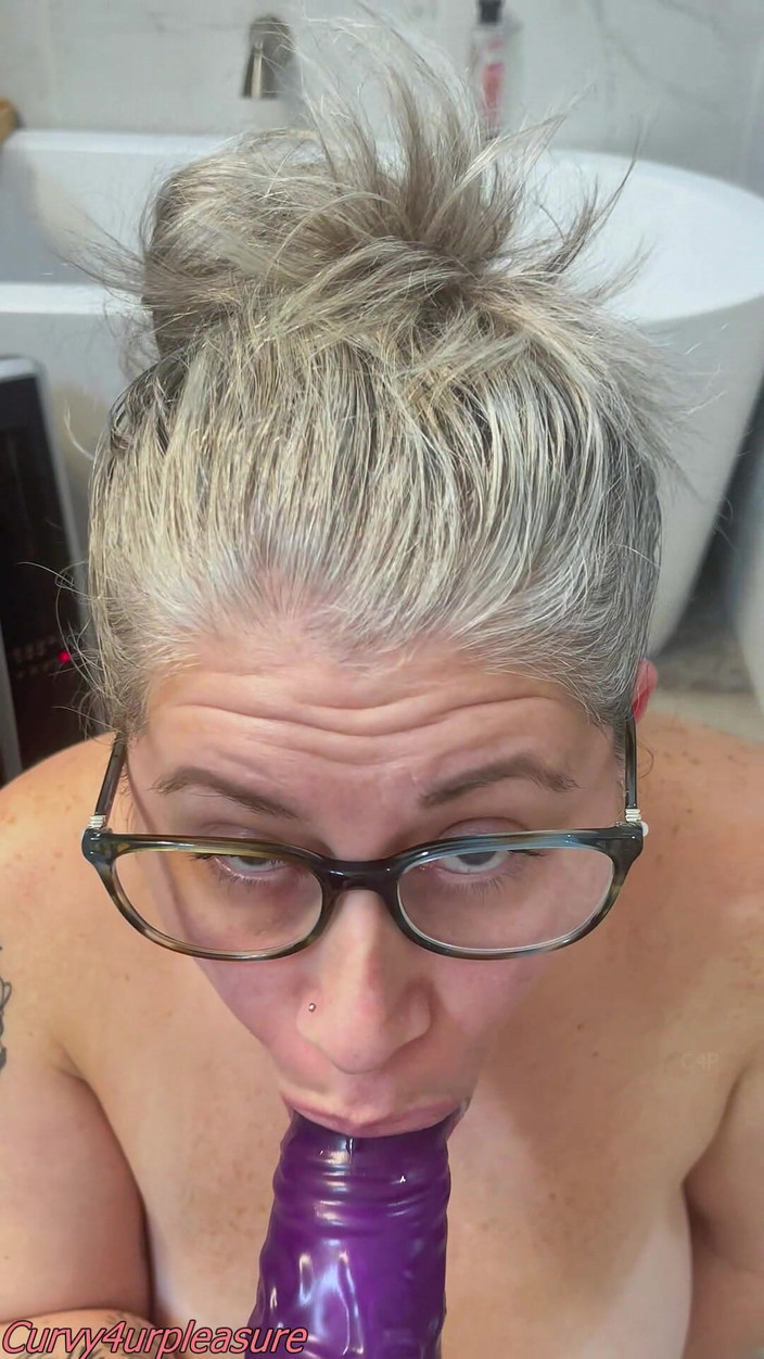 Curvy4urpleasure: 난 네가 날 싸게 할 때까지 너의 대물을 빨아