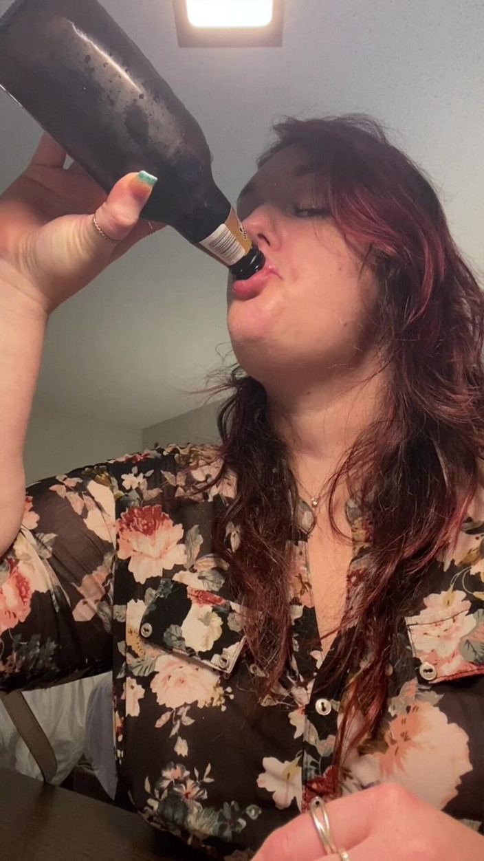 BellaBlast: Verführerische bBW rootbeer chug &amp; burps von bella blast