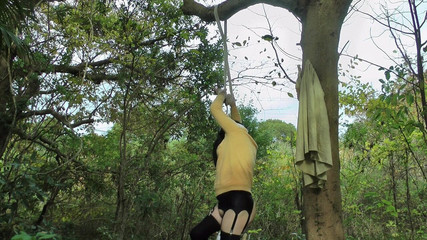 megu2002: 教练28号指示 悬挂绳索束缚留在露天