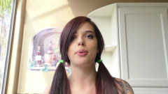 Chica Suicida DVD: Scarlett Mae jde do města líže zadek svého nevlastního otce