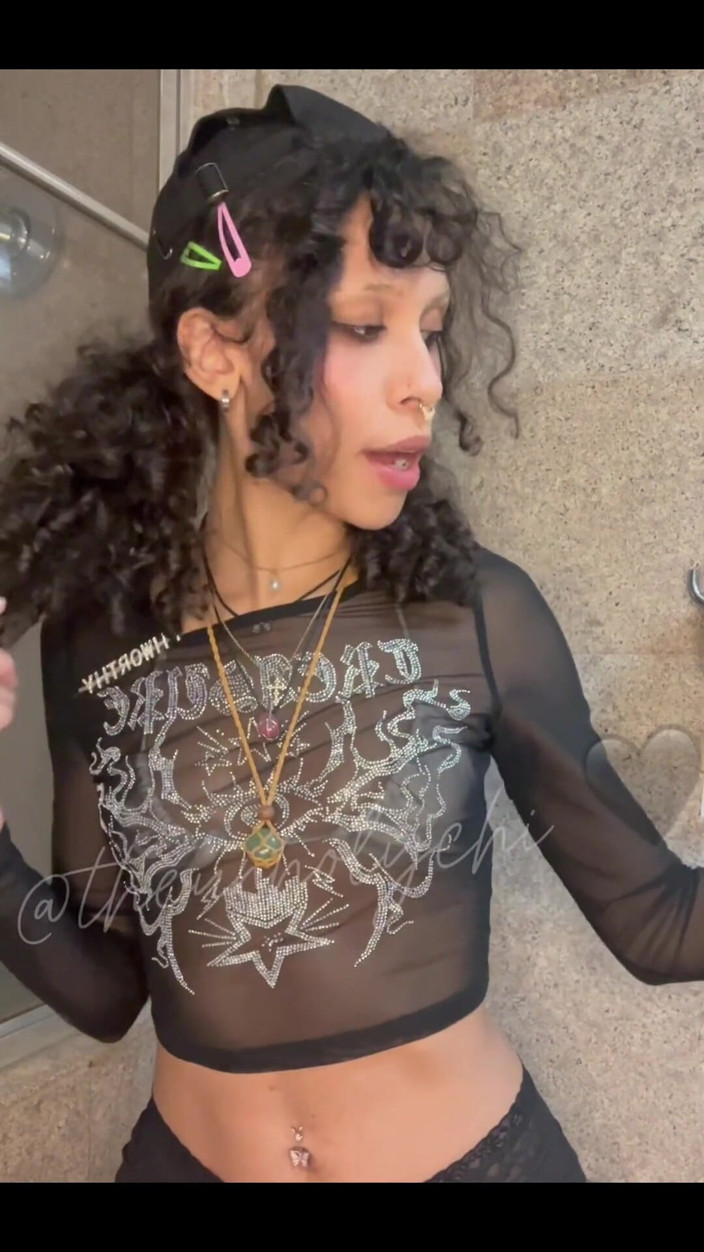 theunholychi: Mám mokré nohy zadek