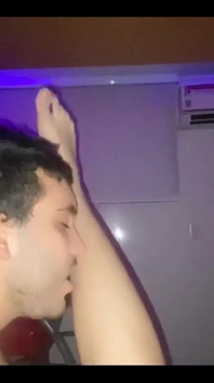 Éjacule sur mes pieds et fais de moi ta salope
