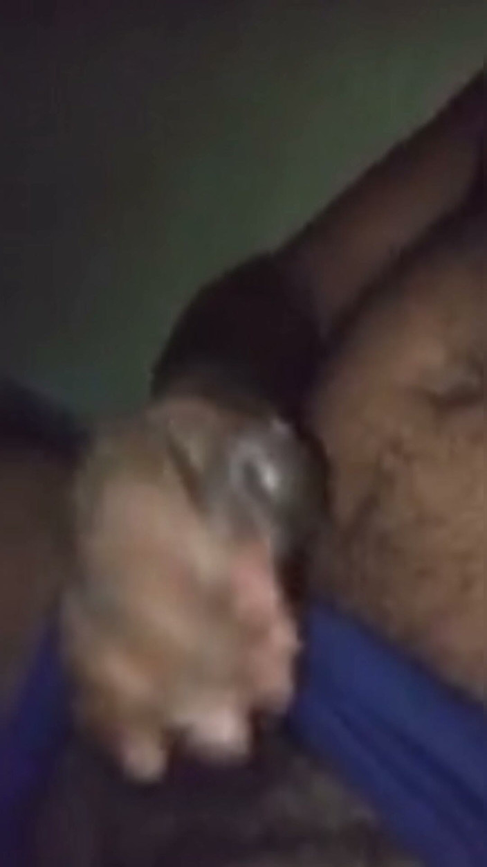 YangZi 69: Aku suka banget sama video seks tante