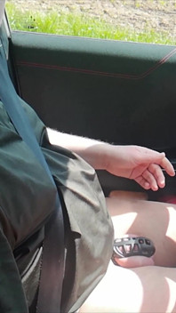 Spargere În Aer Liber În Ciorapi Pe Drumul De Pământ