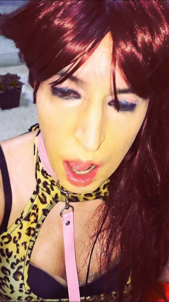 Tammy sissy slave: Golden Shower for Crossdresser