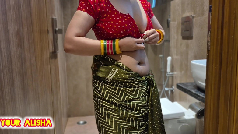 Your Alisha: Encontré india desnuda en el baño y se la folla