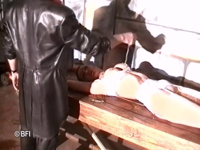 Hardcore slave sex: Castelo do sofrimento 1