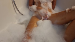 TheloveStory: Prsatá blonďatá teenagerka masturbuje ve vaně