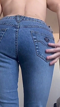 Jeans Fetysz Drobna MILF Ass Butt Dance Złośliwiec