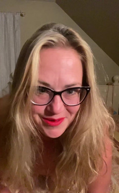 Lily Bay: Czy twój kutas drga jeszcze?