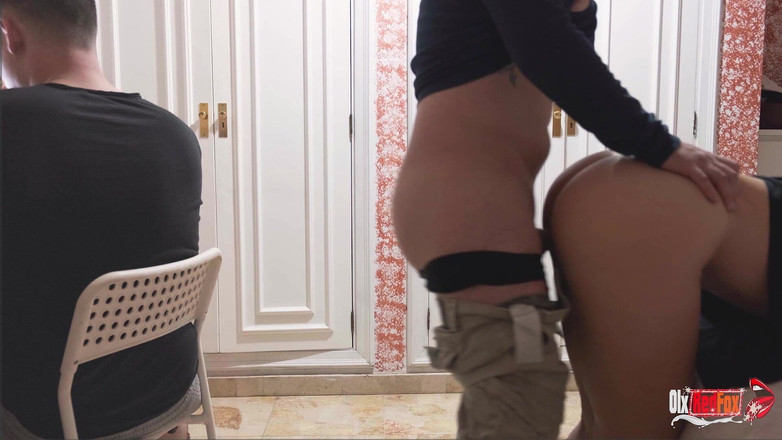 OlxRedFox: 妻子在她的绿帽老公工作的时候操她的朋友