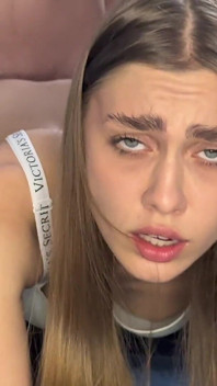 The Stepsister Got a Dick in Her Face Without Getting Out of Bed