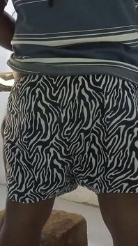 Mio cognato sa come scopare meglio. Mi è piaciuto molto. Ho raggiunto l'orgasmo presto.