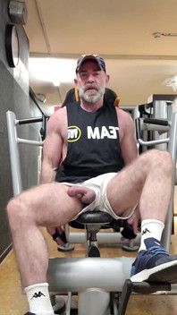 Muscle Bear Naughty at Gym