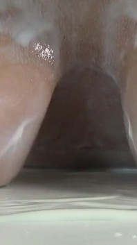 ミルクの大きなぶら下がっているおっぱい