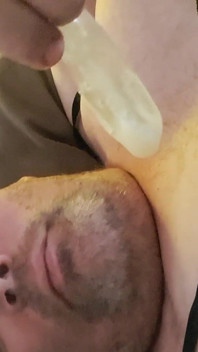 A vadia dá gozo para a camisinha