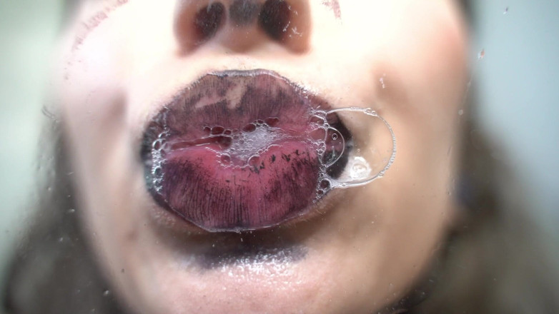 Rarible Diamond: 从镜子亲吻一个哥特式女孩