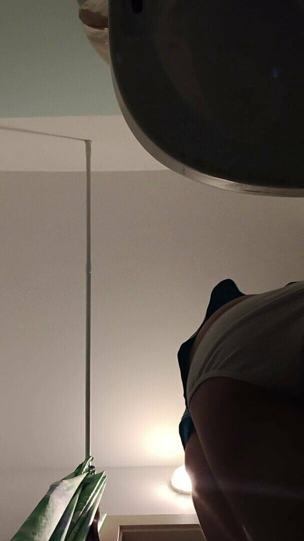 BW_Dolphin: Що під моїм одягом? Волохата кицька! Ще одне відео купання. Сеча.