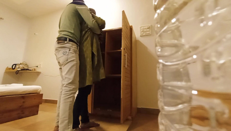 Harder299: Une femme au foyer desi se fait baiser en secret...