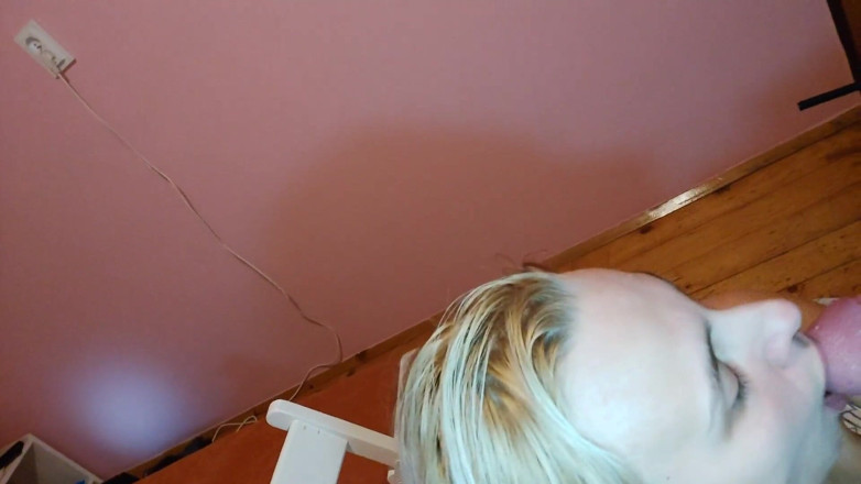 Wet Pussy Fuck: Ruw neukend 18-jarige Poolse sperma naar mond, ze slikt sperma