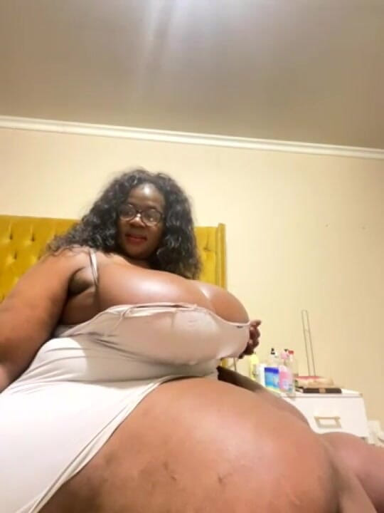 Legendary Booty Overdose: Gros seins naturels qui rebondissent