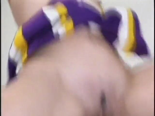 Best Butts: 소파에서 핥고 보지 따먹히는 밝은 피부 치어리더