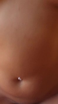 Bedövning handledare Lola Pearl ger en sensuell lektion