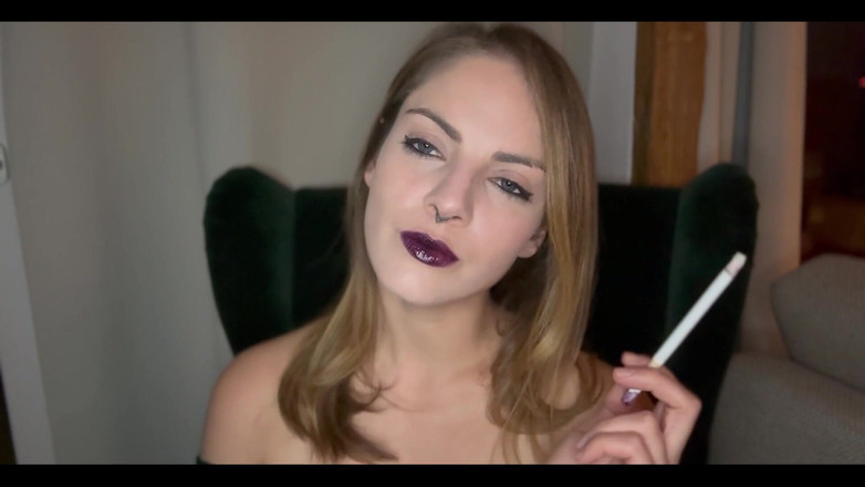 Naughty Natascha: Fumando arrapante