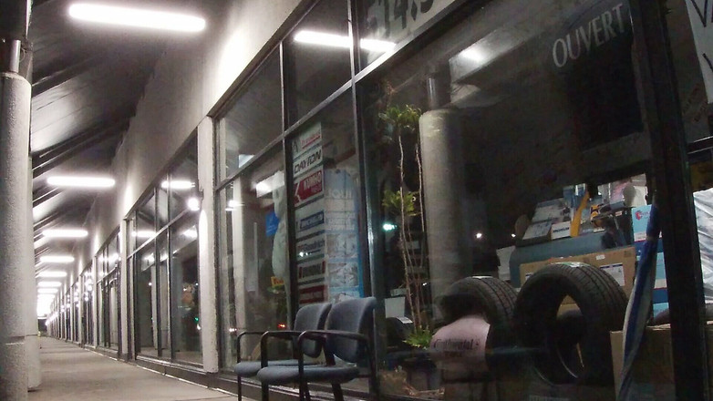 JonasBen: Zralá hloupá Sissy TV Bojí se být přistižena venku, ukazuje...