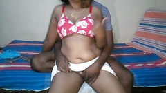 DILMIx: Indická žena s velkými prsy