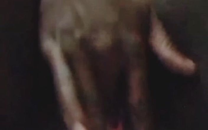 Me and my new slut: Ibu tiri tua kulit hitam lagi asik masturbasi di panggilan...