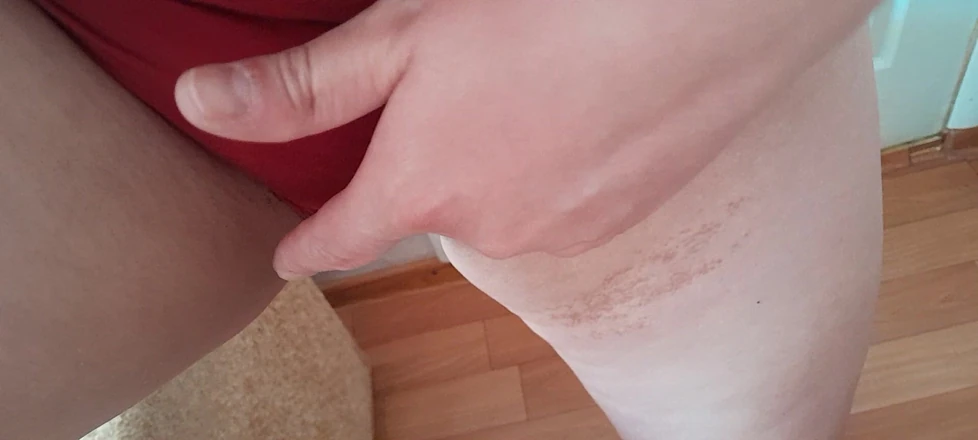 Lesbian-illusion: Three Girlfriends Loudly and Simultaneously Cum in Wet Panties
