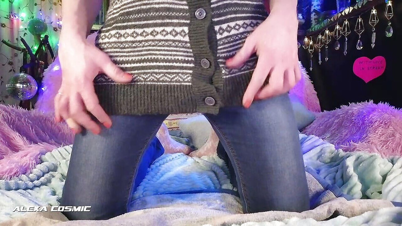 Alexa Cosmic: Bagno i miei jeans. Fare pipì in Blue Jeans.