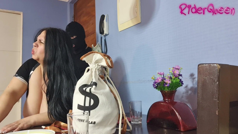 Riderqueen: Crooks berkongkek di Piaceri 08 mengongkek meja bilik makan MILF