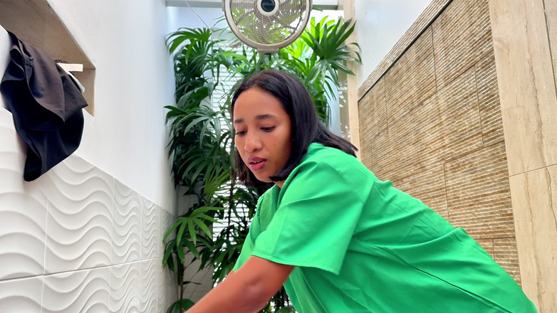 Leyne Rodriguez Ts: 해피 엔딩과 섹시한 쉬멜의 네 손 마사지!