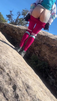 Wild Mountain Flash - topless złośliwiec na zdalnym szlaku Kirgistanu, bez zasad