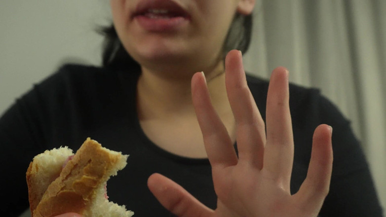 AmayaMori: 一边吃一边口香糖？你不会相信这个习惯的！