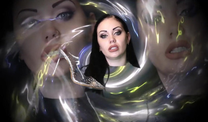 Goddess Misha Goldy: Plus vous le regarderez, plus vous serez attiré par la...