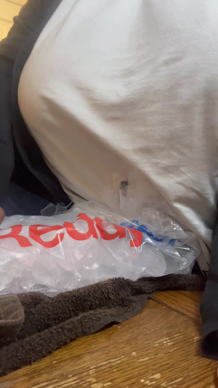 Anye Meshell: Putting Ice in My Pussy for the First Time!