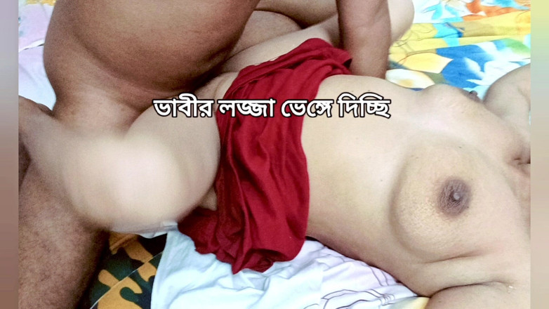 Sabina244: แม่เลี้ยง Desi เย็ดกับบังคลาเทศของอมควยทํางานบนพื้น