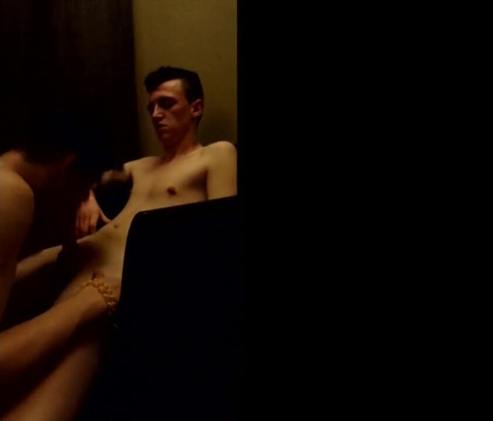 USED BAREBACK BY PORNSTARS HUGE COCK: Twink gợi cảm làm tình không bao cao su với...