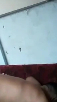Sesso infedele del villaggio indiano con il negoziante nel negozio