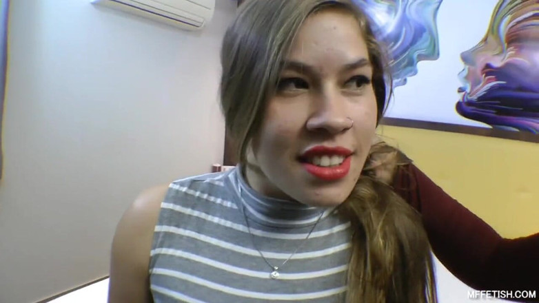 Sapphic Latinas: Lízání kundičky dominace starší nevlastní sestry