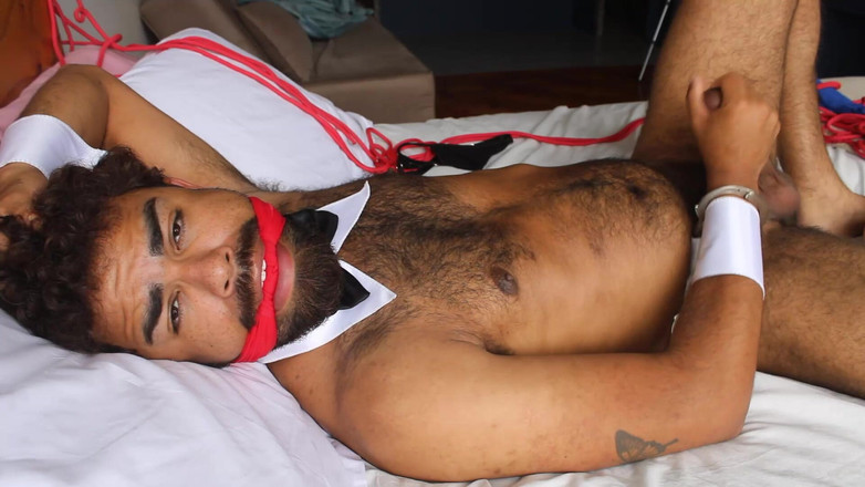 Brazilian guys gagged: Sıcak Bir Tavşan Başı Belada (10 Eylül)!