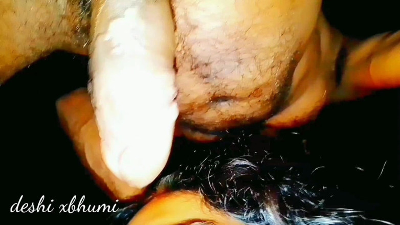 Deshi xbhumi patel: Cô vợ nóng bỏng được làm để uống kiểu chó