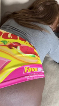 Ich wurde gefickt und durch meine engen starBurst shorts vollgespritzt