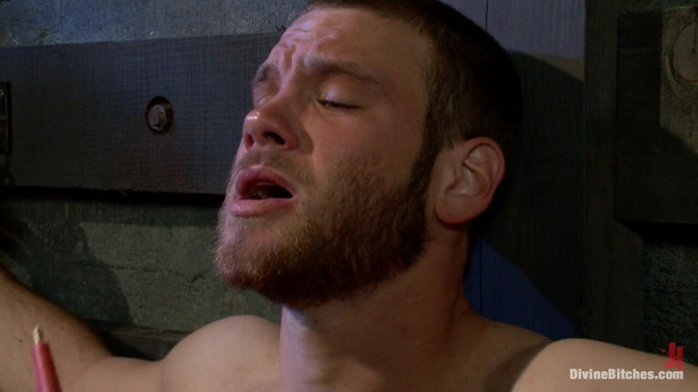 Divine Bitches by Kink: 변태 합창단 에피소드 2 "쾌락 애슐리의 보지"