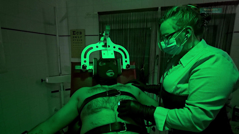 Strict Senz: Ústav lékařské péče oprav první vyšetření